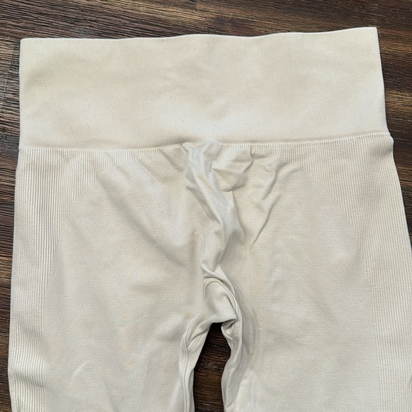 Cream leggings - Picture 3 of 3